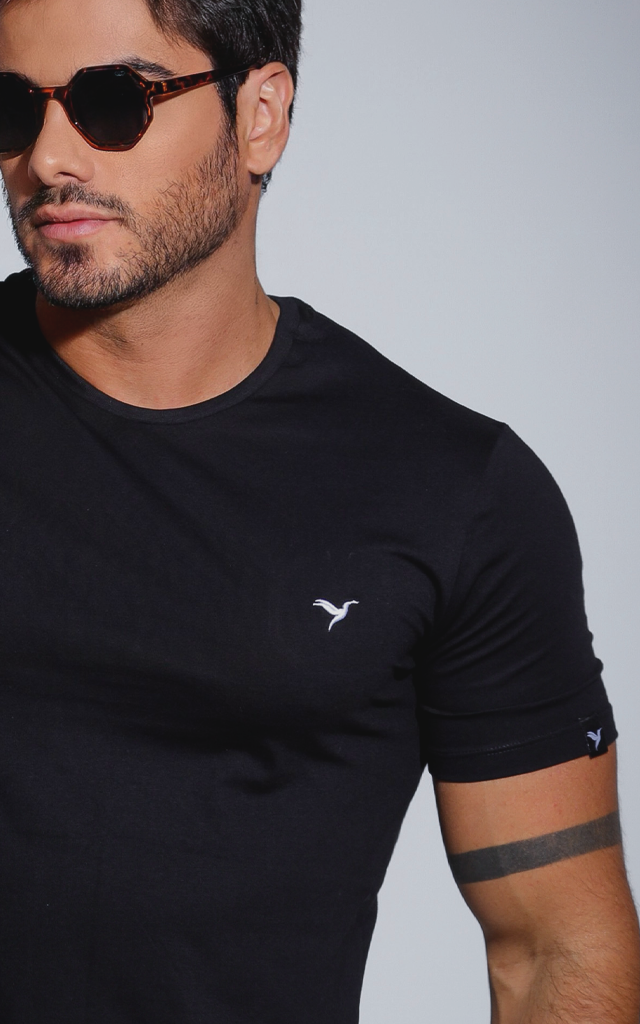 Camiseta Básica - Preto