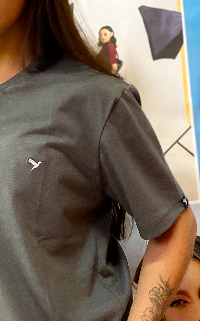 Camiseta Básica - Cinza