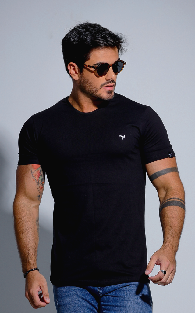 Camiseta Básica - Preto