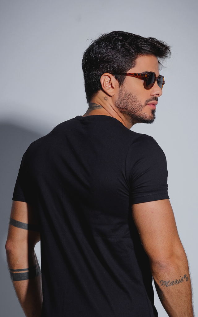 Camiseta Básica - Preto