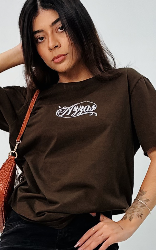 Camiseta Fendas - Marrom