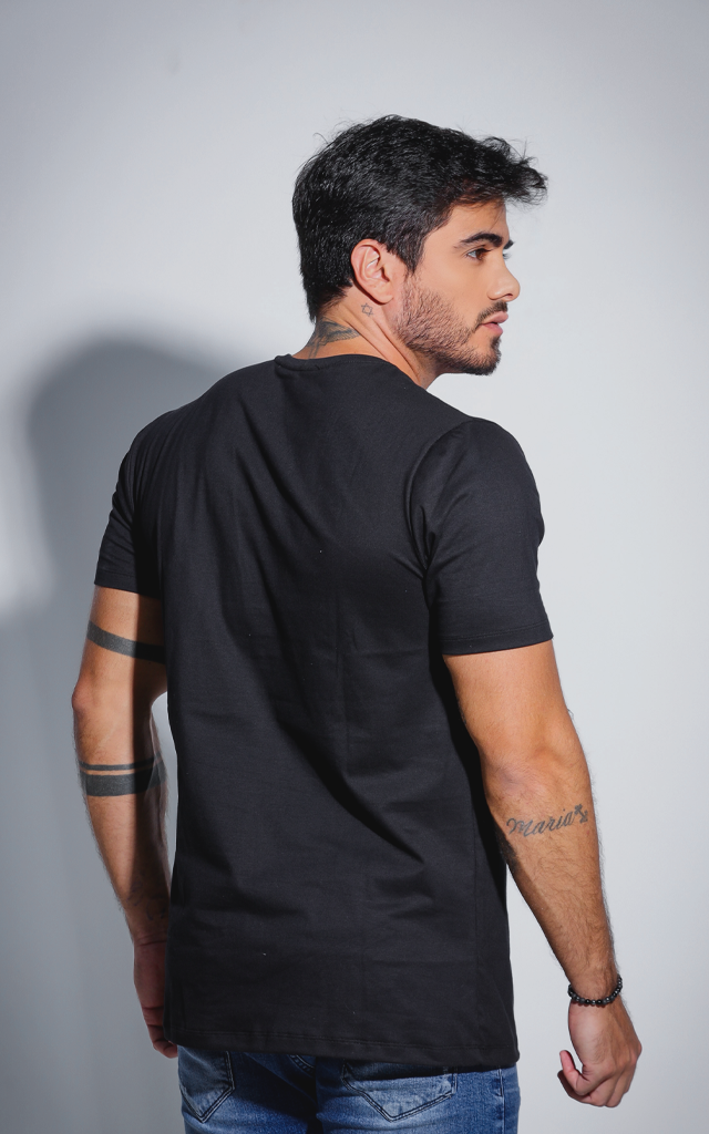 Camiseta Fendas - Preto