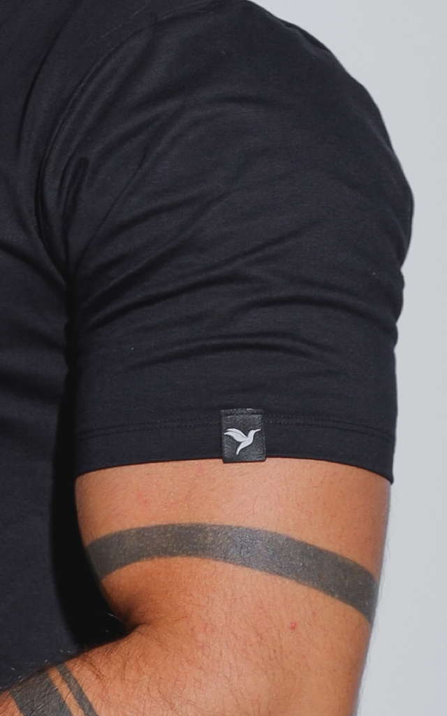 Camiseta Fendas - Preto